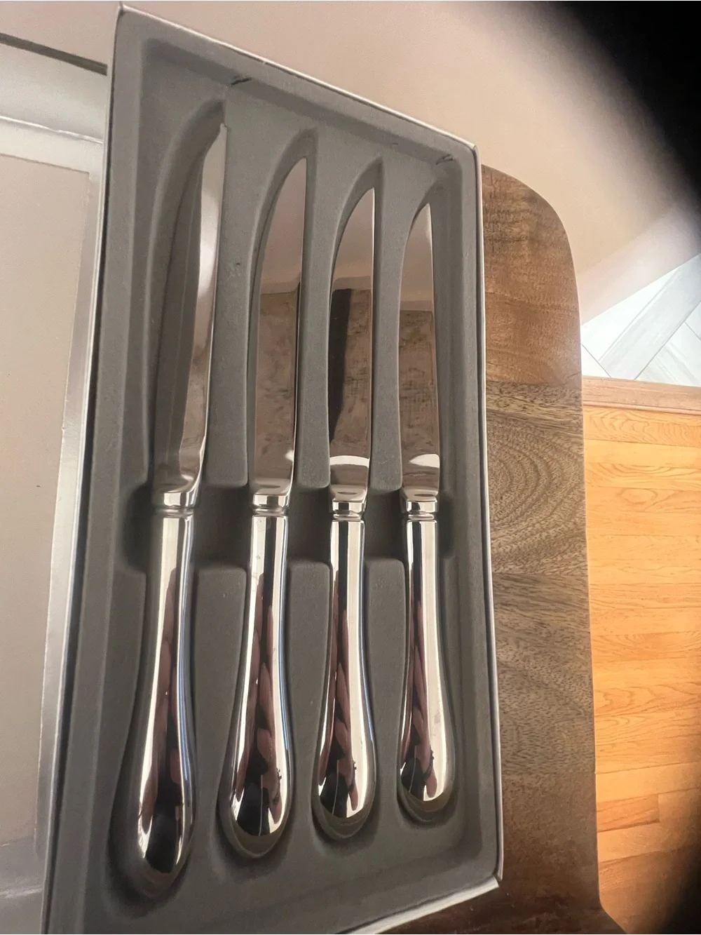 RETRONEU KENT STEAK KNIVES BOXED SET OF 4 NEW IN BOX